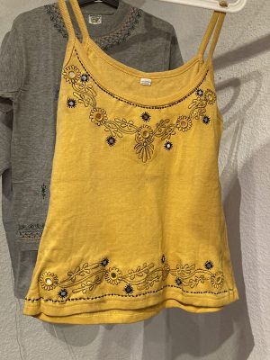 Trägerhemdchen mit Stickerei