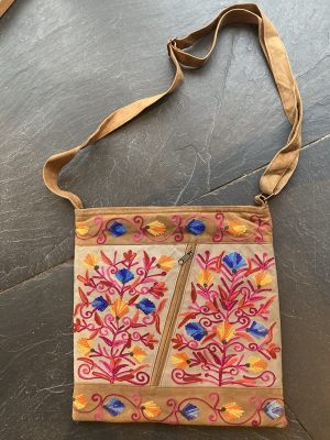 Ledertasche mit Stickereien